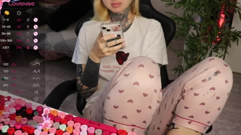 Snapshot of _viv1an_ chatting on May 8, 5:35 am Alis online show from May 8, 5:35 am