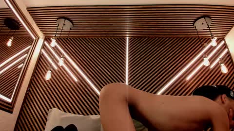 Snapshot of _white_fox_ chatting on February 19, 1:50 pm white fox online show from February 19, 1:50 pm