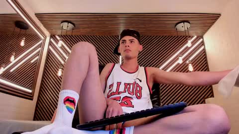 Snapshot of _white_fox_ chatting on February 21, 5:24 am white fox online show from February 21, 5:24 am