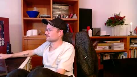 _whoisthatguy_ online show from January 16, 5:06 pm