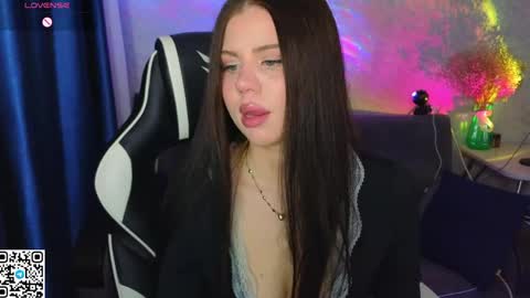 Fiona and Wayne online show from April 12, 5:51 pm