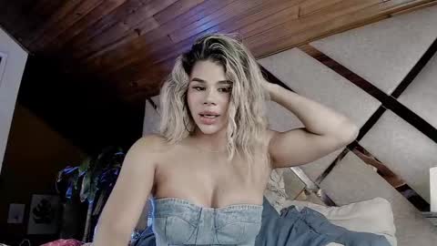 Nadien online show from February 27, 3:58 am