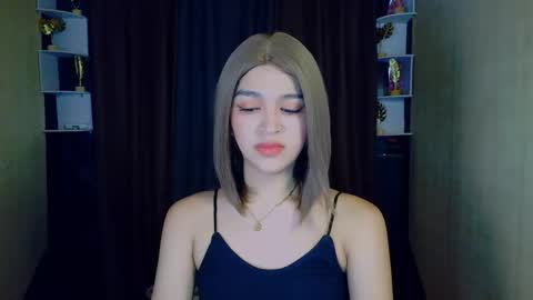 Snapshot of _xxlilly chatting on May 5, 3:03 am _xxlilly online show from May 5, 3:03 am