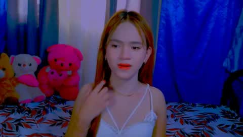 Snapshot of _xxlilly chatting on May 22, 8:10 am _xxlilly online show from May 22, 8:10 am