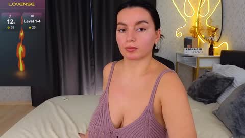 Jasmine online show from December 3, 11:22 am