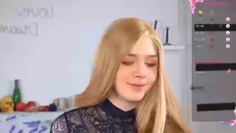 LITTLE FOX online show from November 7, 6:19 pm