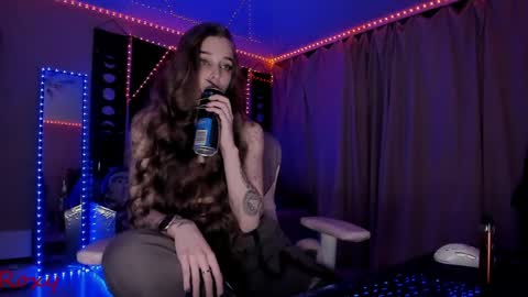 Snapshot of _yourwetdreams_ chatting on May 15, 7:32 pm Roxy online show from May 15, 7:32 pm