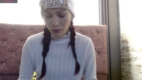 Yuyi online show from February 6, 12:19 pm