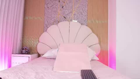 Aisha online show from November 4, 12:04 pm