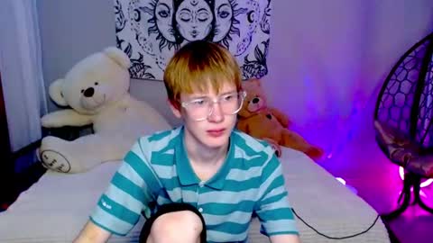 Kris Michael online show from July 28, 4:39 pm