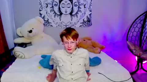 Kris Michael online show from July 28, 7:39 pm