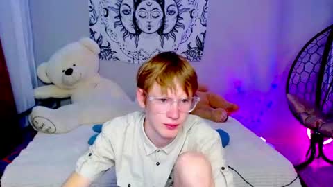Kris Michael online show from July 28, 8:52 pm