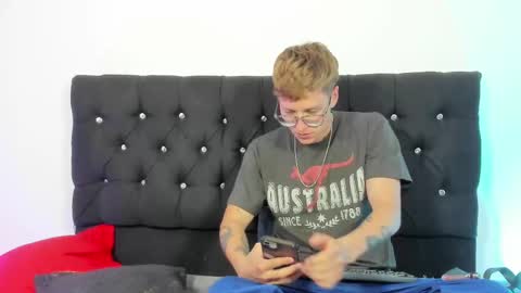 Snapshot of a_sexy_couple__ chatting on October 5, 1:59 am A Sexy Couple online show from October 5, 1:59 am