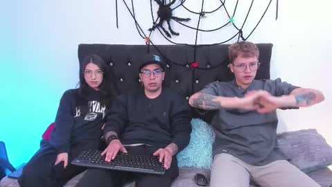 Snapshot of a_sexy_couple__ chatting on October 17, 4:20 pm A Sexy Couple online show from October 17, 4:20 pm