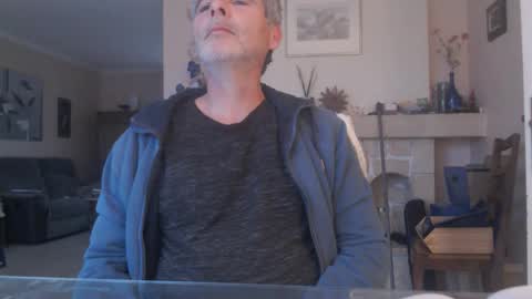 Snapshot of aalex1717 chatting on December 4, 8:34 am Aalex1717 online show from December 4, 8:34 am