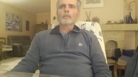 Snapshot of aalex1717 chatting on December 18, 9:54 pm Aalex1717 online show from December 18, 9:54 pm