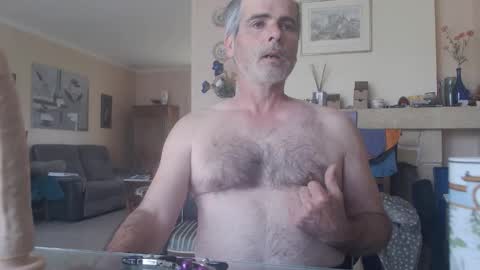 Snapshot of aalex1717 chatting on May 22, 6:42 am Aalex1717 online show from May 22, 6:42 am