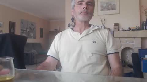 Snapshot of aalex1717 chatting on June 10, 8:02 am Aalex1717 online show from June 10, 8:02 am