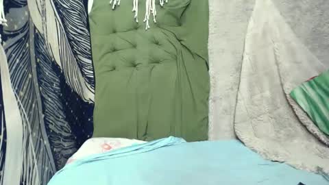 Snapshot of aaliyah04 chatting on November 24, 6:13 am BERLAT online show from November 24, 6:13 am