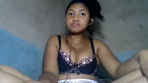 aariciah online show from November 25, 8:03 am