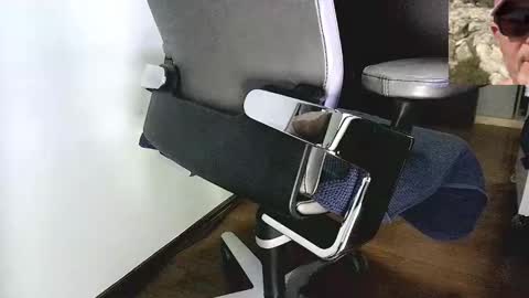 Snapshot of aaron1_show chatting on March 5, 5:50 pm Aaron online show from March 5, 5:50 pm