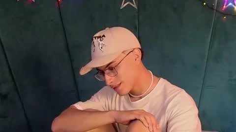 Aaron Ezequiel online show from December 13, 9:53 pm