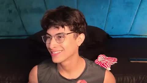 Snapshot of aaron_eze chatting on January 18, 9:07 pm Aaron Ezequiel online show from January 18, 9:07 pm