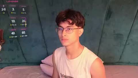 Snapshot of aaron_eze chatting on February 15, 8:38 pm Aaron Ezequiel online show from February 15, 8:38 pm