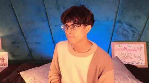 Snapshot of aaron_eze chatting on May 3, 12:33 pm Aaron Ezequiel online show from May 3, 12:33 pm