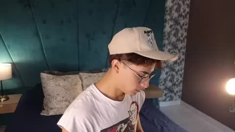 Snapshot of aaron_eze chatting on June 23, 12:47 pm Aaron Ezequiel online show from June 23, 12:47 pm