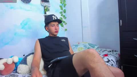 Snapshot of aaron_mercury chatting on July 17, 2:40 am aaron_mercury online show from July 17, 2:40 am