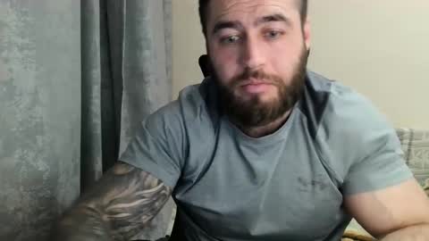 Snapshot of aaron_royal chatting on April 24, 4:31 pm Davin tayl online show from April 24, 4:31 pm