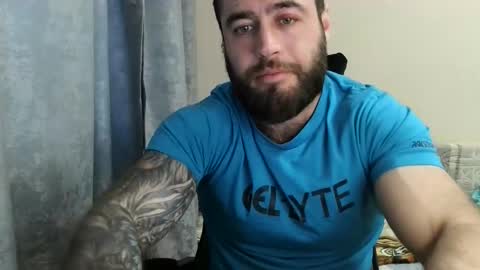 Snapshot of aaron_royal chatting on April 27, 3:21 pm Davin tayl online show from April 27, 3:21 pm