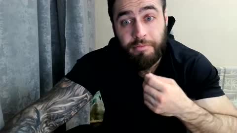 Snapshot of aaron_royal chatting on April 30, 4:13 pm Davin tayl online show from April 30, 4:13 pm