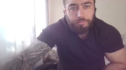 Snapshot of aaron_royal chatting on May 3, 5:02 am Davin tayl online show from May 3, 5:02 am