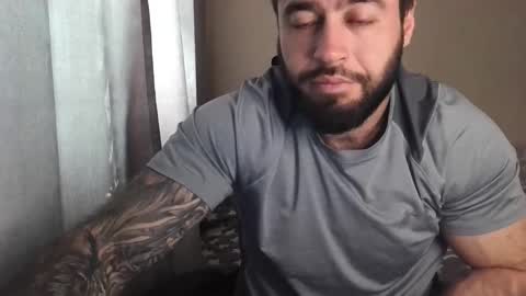 Snapshot of aaron_royal chatting on May 10, 4:28 am Davin tayl online show from May 10, 4:28 am