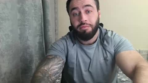 Snapshot of aaron_royal chatting on May 10, 4:34 pm Davin tayl online show from May 10, 4:34 pm
