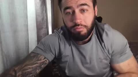Snapshot of aaron_royal chatting on May 11, 4:40 am Davin tayl online show from May 11, 4:40 am