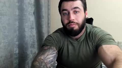 Snapshot of aaron_royal chatting on May 20, 5:41 pm Davin tayl online show from May 20, 5:41 pm