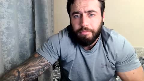 Snapshot of aaron_royal chatting on June 3, 2:44 pm Davin tayl online show from June 3, 2:44 pm