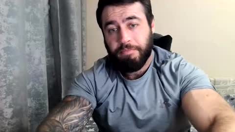 Snapshot of aaron_royal chatting on June 4, 4:35 pm Davin tayl online show from June 4, 4:35 pm