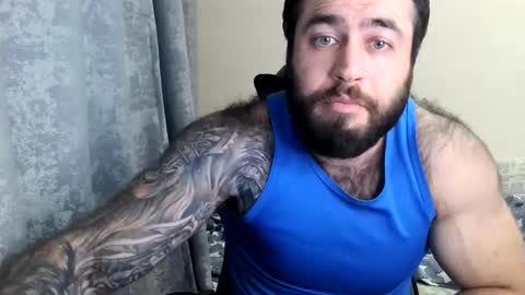 Snapshot of aaron_royal chatting on June 5, 3:29 pm Davin tayl online show from June 5, 3:29 pm