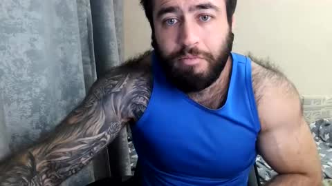 Snapshot of aaron_royal chatting on June 6, 3:33 am Davin tayl online show from June 6, 3:33 am