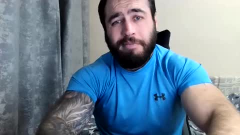 Snapshot of aaron_royal chatting on June 6, 4:33 pm Davin tayl online show from June 6, 4:33 pm