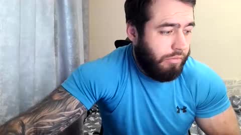 Snapshot of aaron_royal chatting on June 7, 4:38 am Davin tayl online show from June 7, 4:38 am