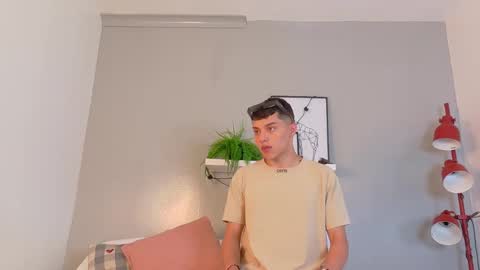 Snapshot of aaronbaker__ chatting on September 27, 7:41 pm AARON online show from September 27, 7:41 pm