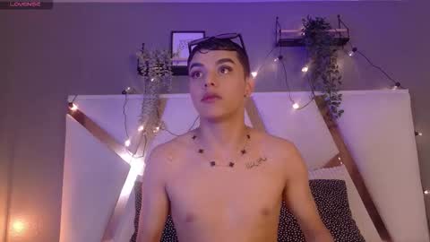 Snapshot of aaronbaker__ chatting on October 15, 7:36 pm AARON online show from October 15, 7:36 pm