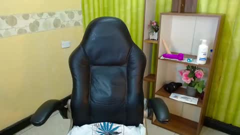 Snapshot of aaronbakers chatting on December 14, 10:34 am im NiallDun online show from December 14, 10:34 am