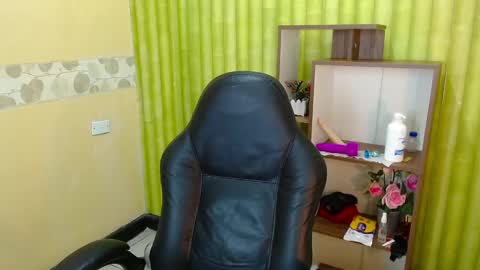 Snapshot of aaronbakers chatting on December 19, 8:02 am im NiallDun online show from December 19, 8:02 am