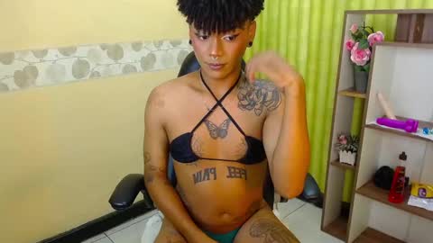 Snapshot of aaronbakers chatting on January 11, 7:39 am im NiallDun online show from January 11, 7:39 am